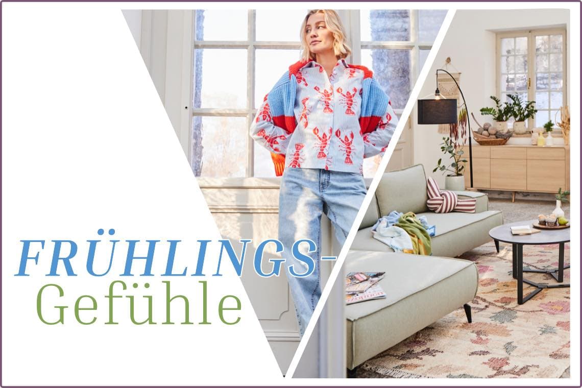 FRÜHLINGS-Gefühle – Frau in bunter Bluse und Jeans vor Fenster, gemütliches Wohnzimmer mit Sofa und Pflanzen