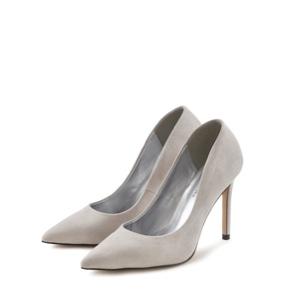 Ein Paar elegante, graue High Heels mit spitz zulaufender Form. Die Schuhe haben einen hohen Absatz und eine schlichte, moderne Silhouette, die vielseitig kombinierbar ist.