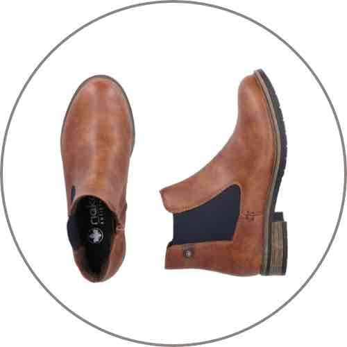Braune Halbschuhe für Damen, ein Schuh von oben, der andere seitlich mit elastischem Einsatz und flacher Sohle