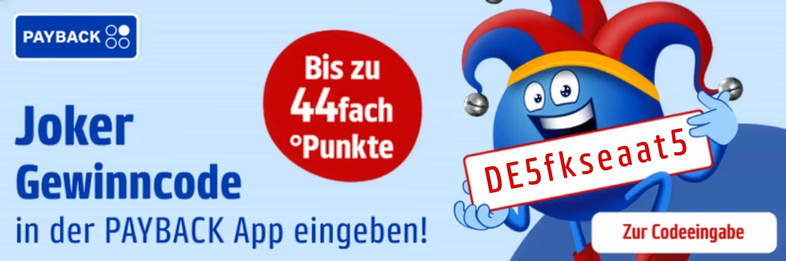 Bis zu 44fach Punkte – PAYBACK Jokerfigur hält Gewinncode „DE5fkseaat5“ neben Text „Joker Gewinncode in der PAYBACK App eingeben“