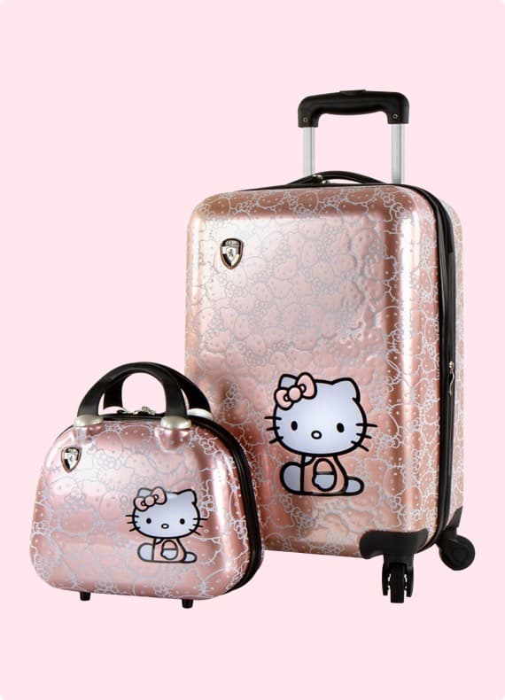 Rosa Reisekofferset mit großem Trolley und passender Tasche, beide mit großem Hello-Kitty-Motiv vorne
