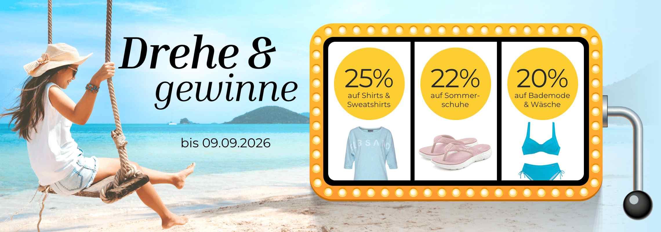 Drehe & gewinne bis 09.09.2026 – Rabattspiel mit 25 % auf Shirts, 22 % auf Sommerschuhe, 20 % auf Bademode neben Frau auf Schaukel
