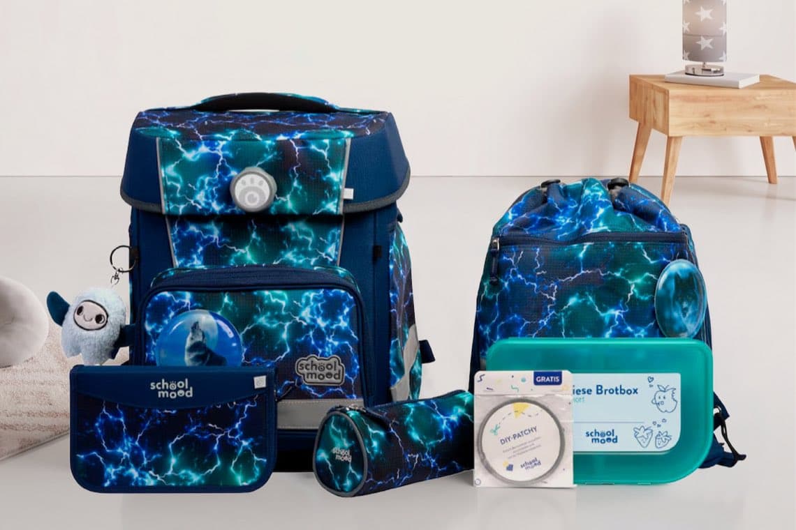 Schulranzen-Set mit Blitzmuster in Blau, passendem Sportbeutel, Mäppchen, Etui, Plüschtier und grüner Brotdose
